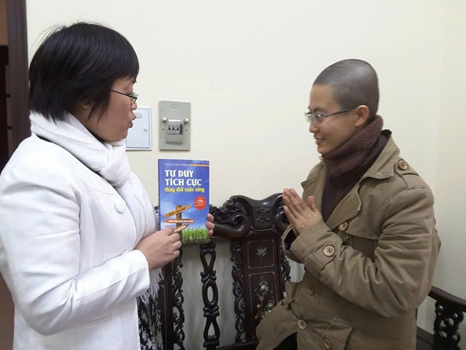 Kỷ niệm tặng sách cho Thư viện Thiếu nhi tháng 2/2016