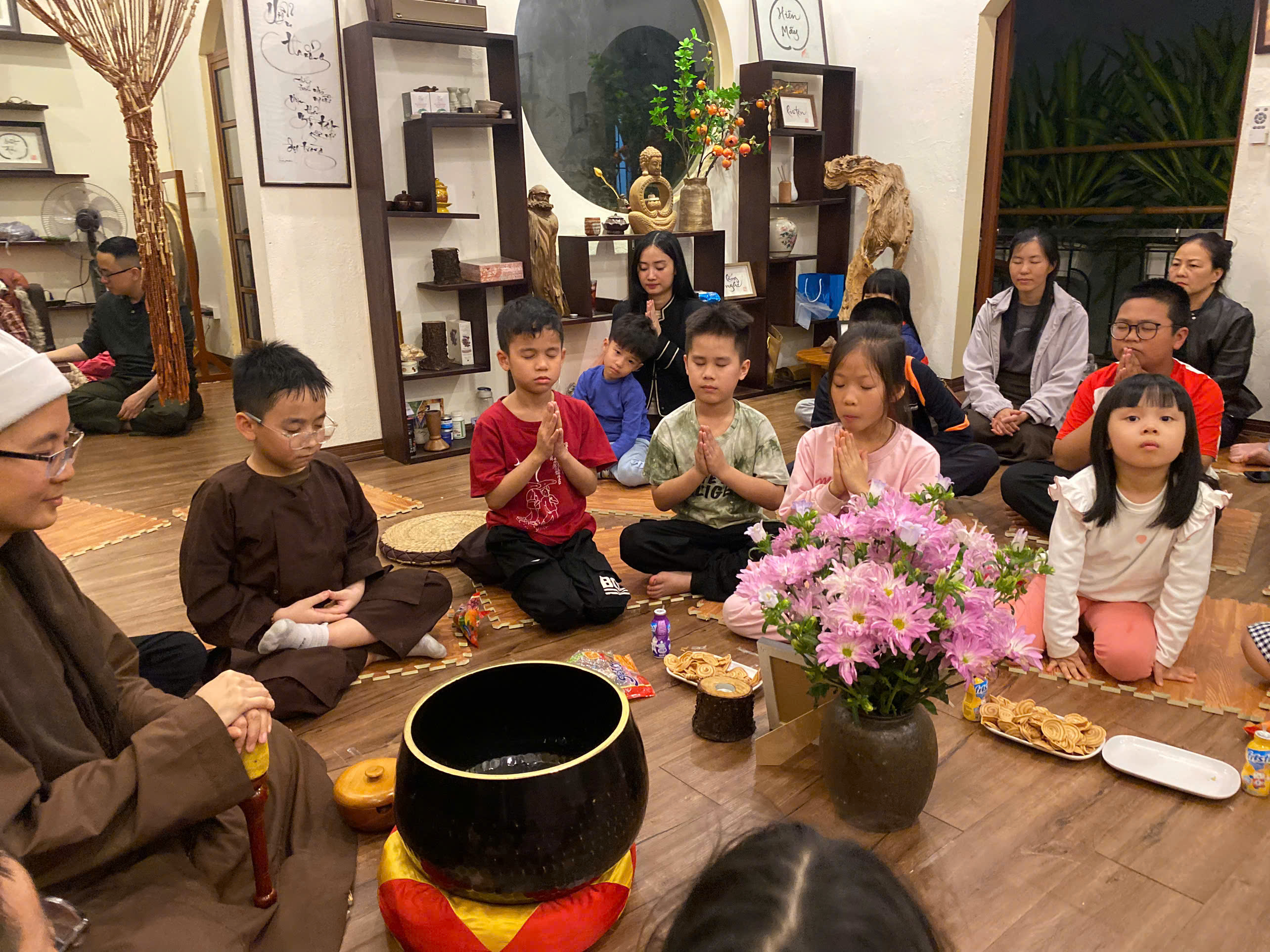 Các bạn thiếu nhi được chơi và học điều lành ở nơi thành thị và miền núi